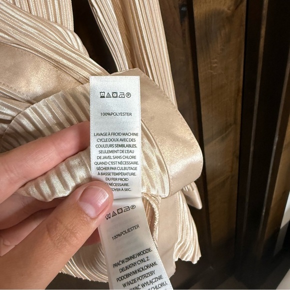 SOLD Pink rose gold satin pleated Long Sleeve Button Down blouse with Collar - Picture 6 of 7